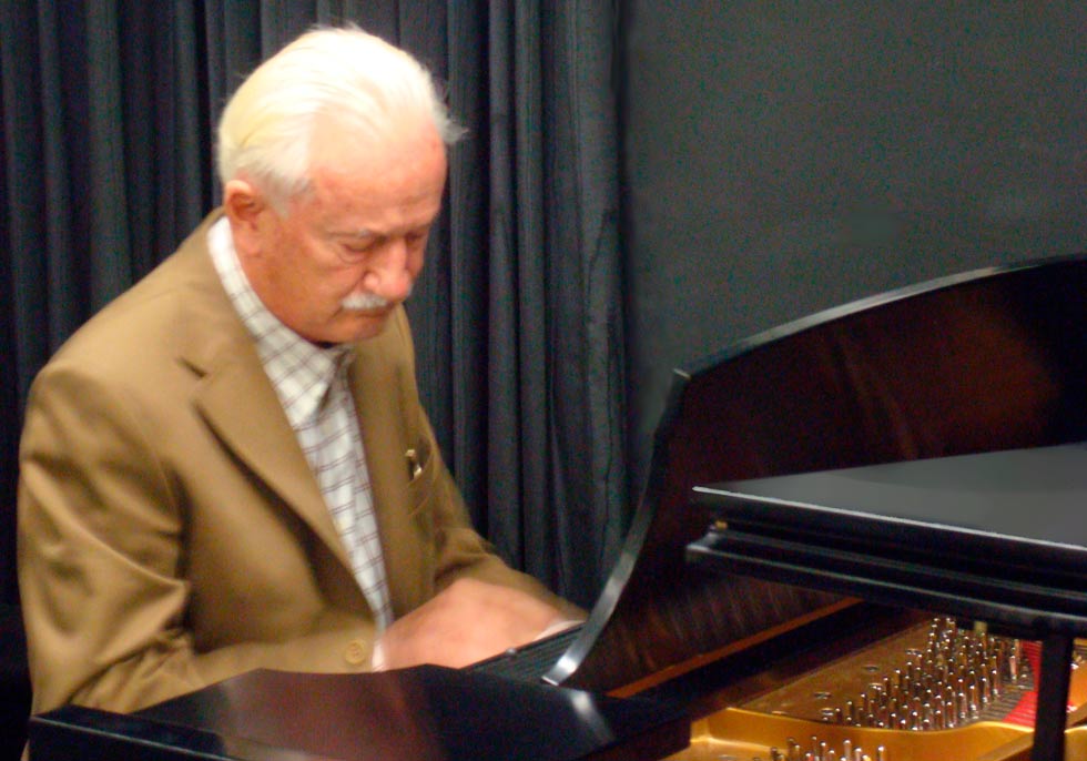 Enst Mahle at the piano at Steinway Hall, New York